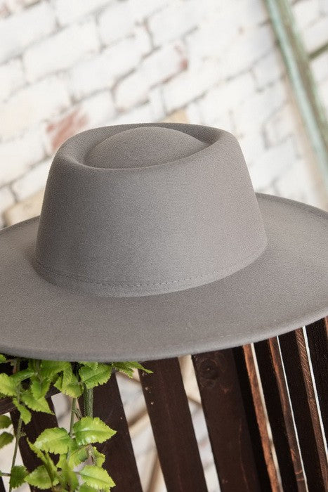 A VINTAGE CLASSIC BOATER HAT - Image 8