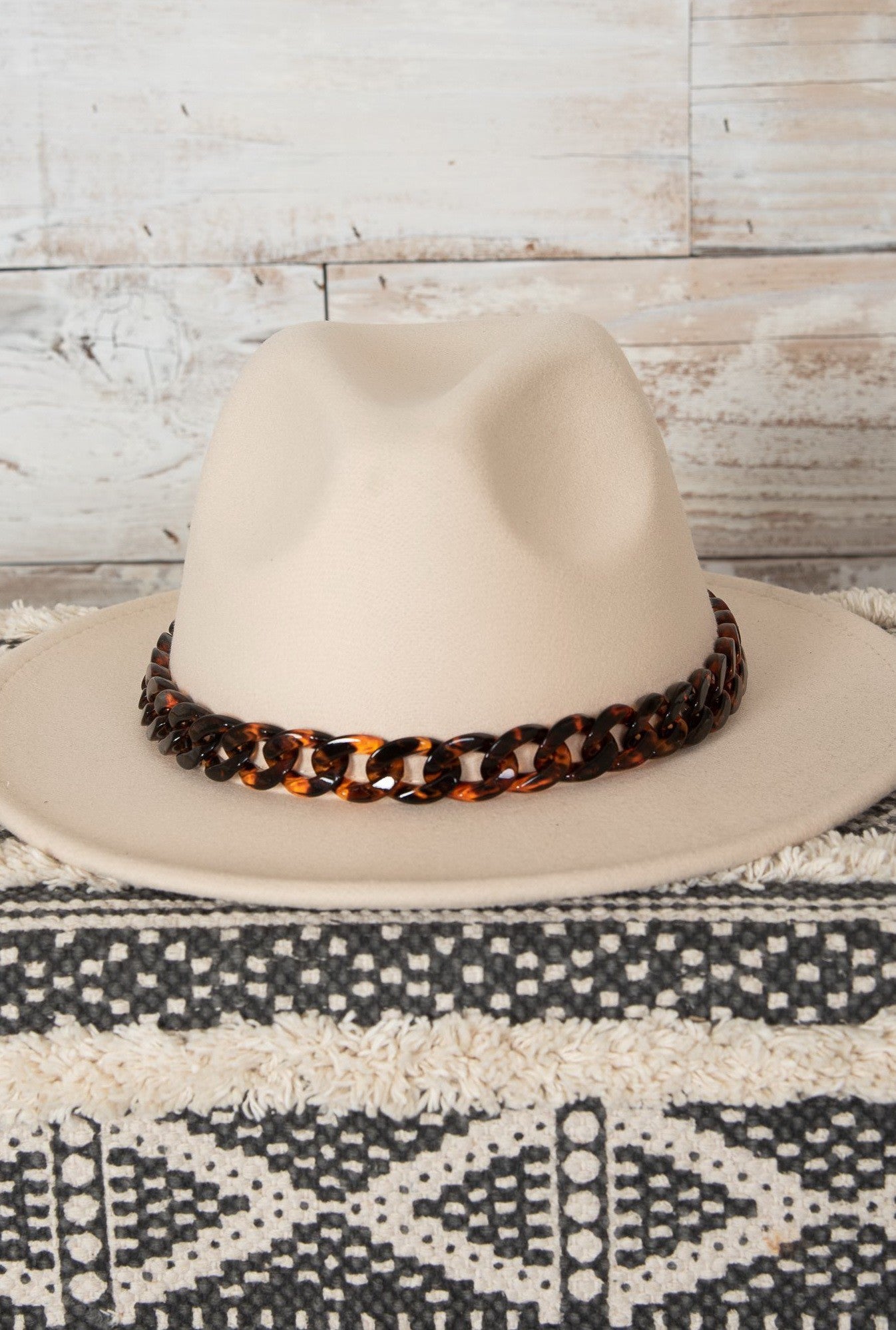 CLASSIC FEDORA HAT WITH TORTOISE CHAIN - Image 13